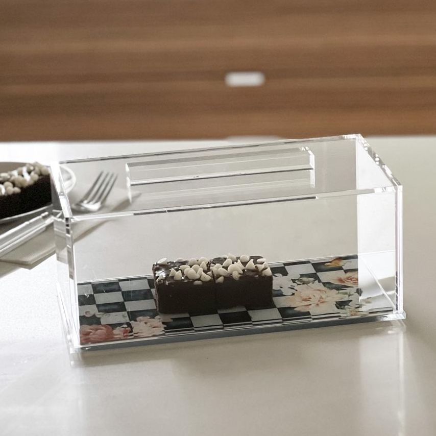Lucite Chic Checkered Rectangle Cake Dome
