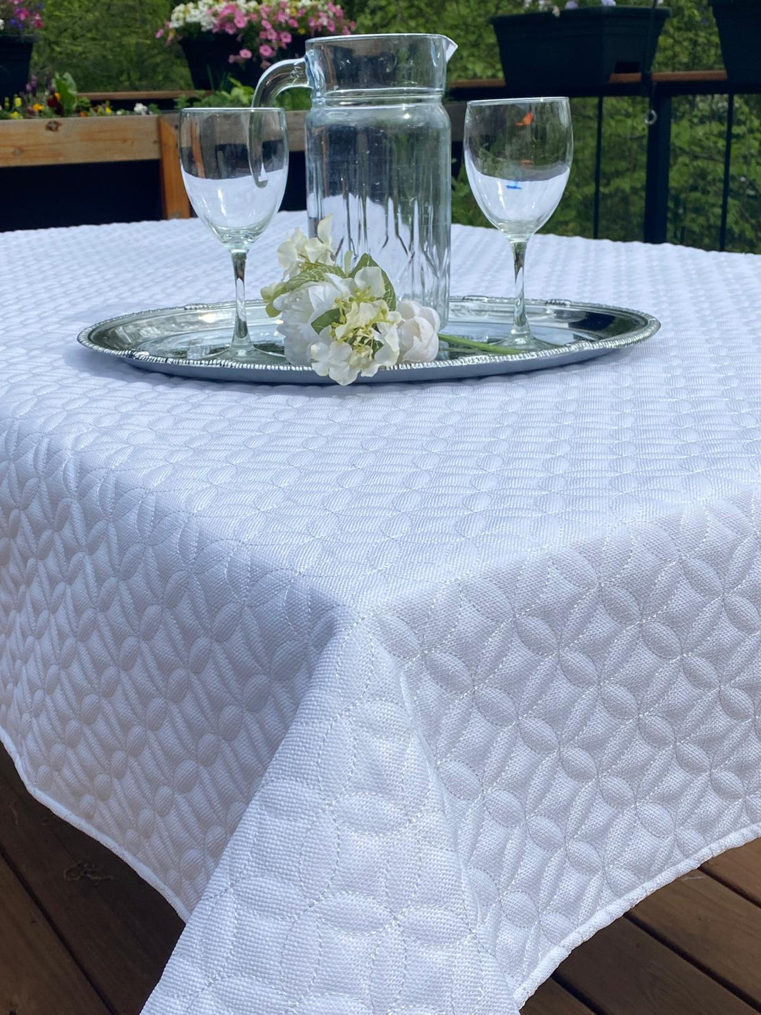 Quilted floral  shape tablecloth white