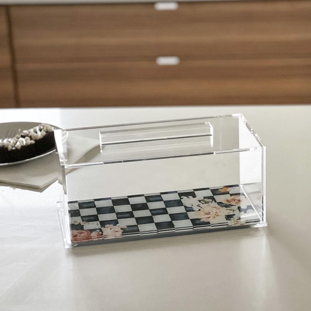 Lucite Chic Checkered Rectangle Cake Dome