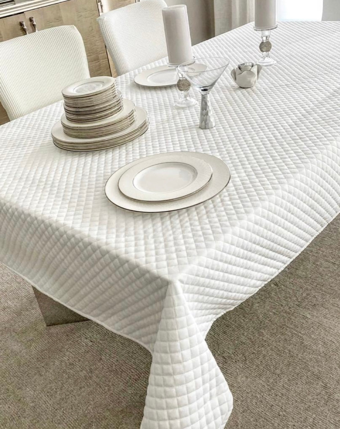 Quilted velvet tablecloth white