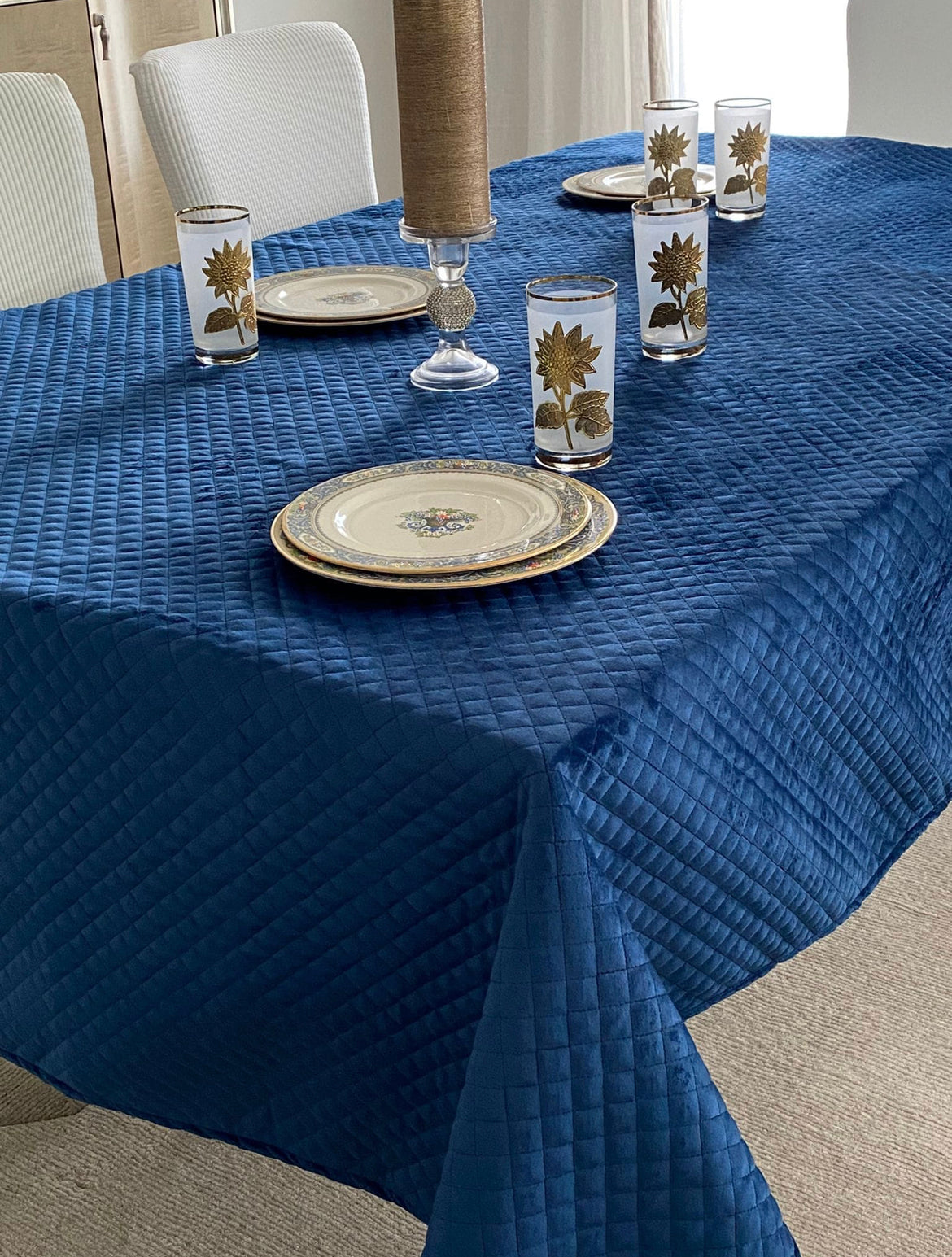 Quilted velvet tablecloth blue