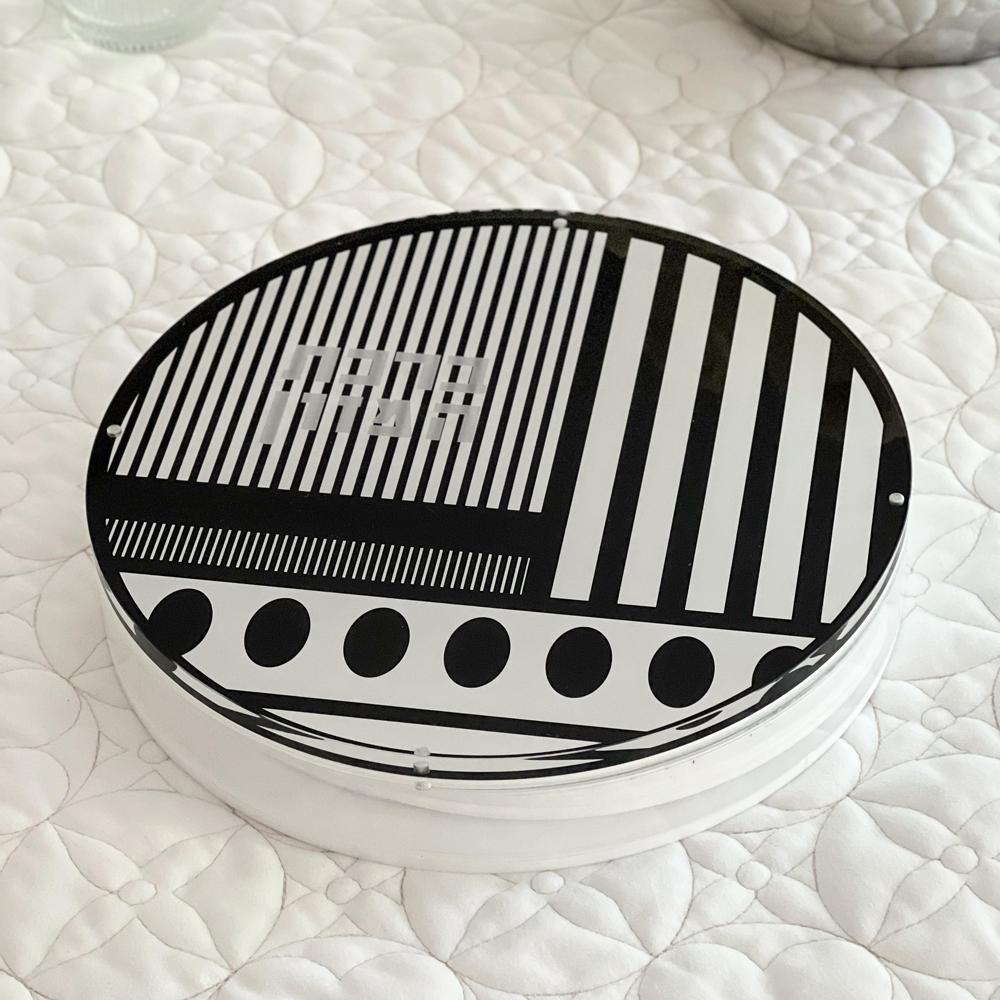 Lucite Black &amp; White Round Bencher Set 8pk