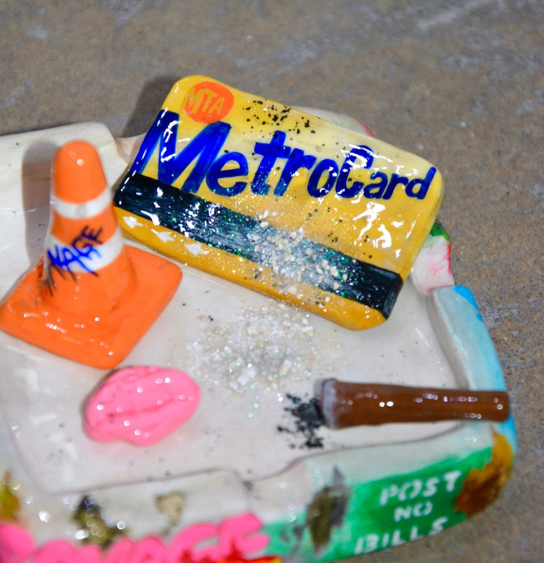 CONCRETE JUNGLE ASHTRAY