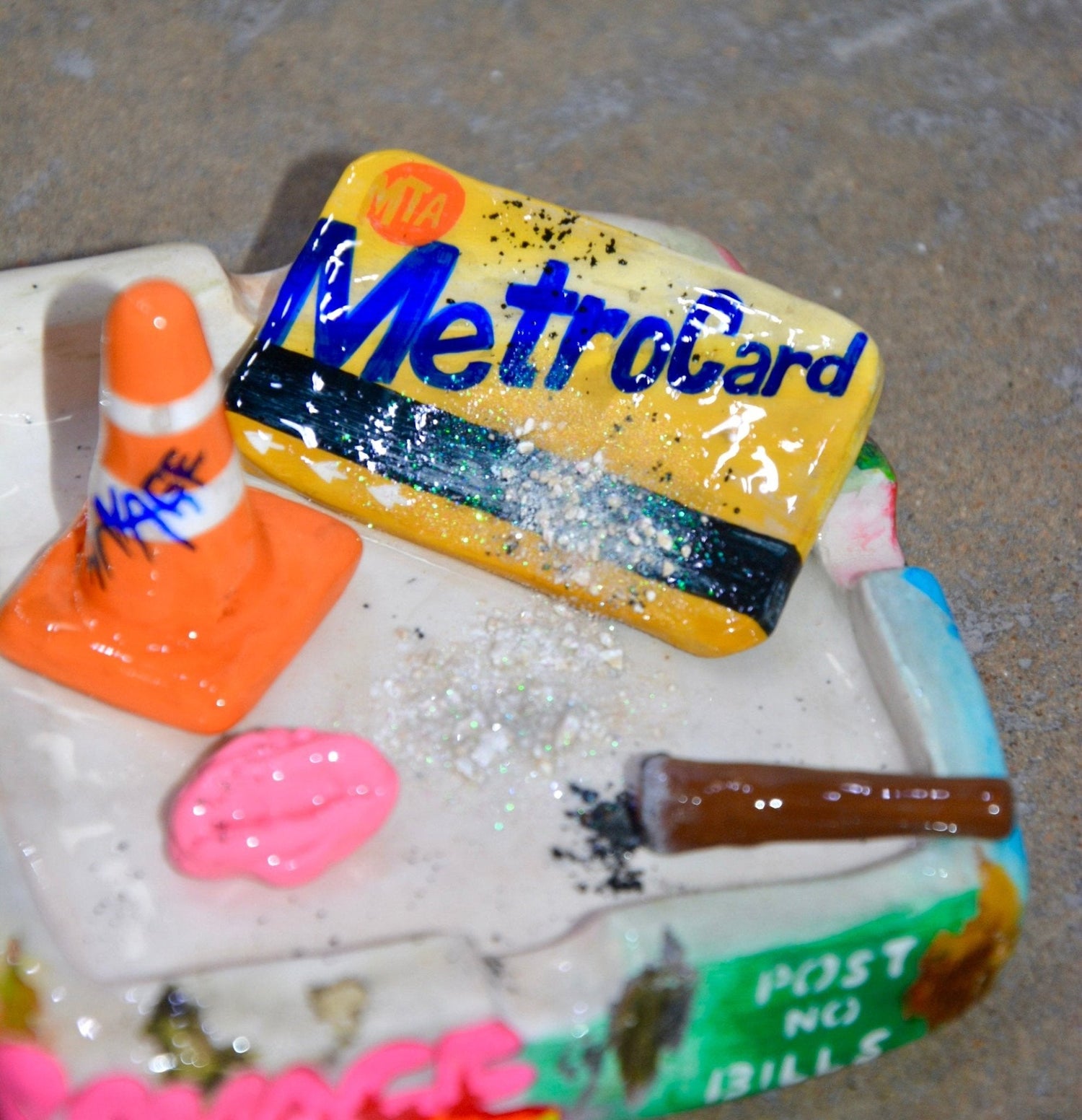 CONCRETE JUNGLE ASHTRAY